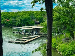 Lakefront Treetop Village 2bd3badeckpool-6pp - Four Seasons - 1