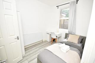 Quite Ensuite room -Shard house - Kingston upon Thames - 4