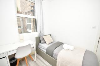 Quite Ensuite room -Shard house - Kingston upon Thames - 5