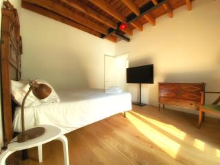 Historic Charm with Whirlpool - Motta Apartments - Como - 9