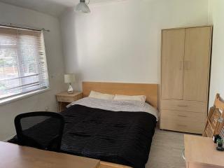 Comfy garden view bedroom - Chislehurst - 2