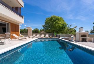 Villa San Pietro A Luxurious Seaside Retreat in Kaštel Štafilić - 5