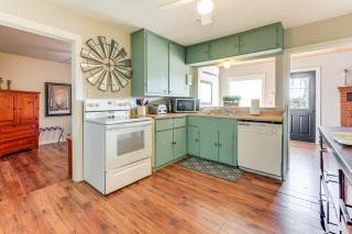 Farmhouse with Backyard Barn-Close River Access! - New Braunfels - 4