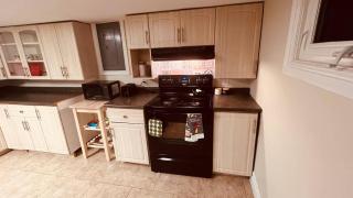 Downtown-Jackson Park private Budget Friendly Rooms - Windsor - 3