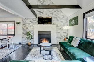 Modern 4 Bedroom Home with Sauna and Game Room in Gated Lake Community - 8