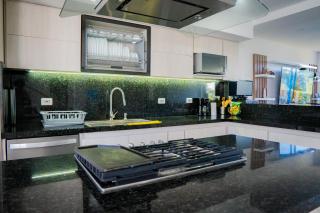 Casa con Piscina en Condominio Girardot - Girardot - 2