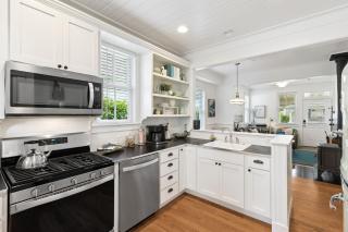 A Swell Cottage by Seabrook Hospitality - 1