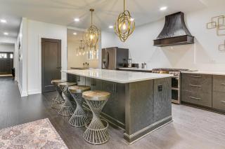 Walk to Uptwn Lexington Modern Retreat with Porch! - Lexington - 4