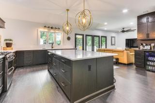 Walk to Uptwn Lexington Modern Retreat with Porch! - Lexington - 3