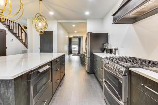 Walk to Uptwn Lexington Modern Retreat with Porch! - Lexington - 2
