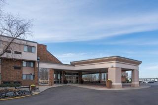 Holiday Inn & Suites St. Cloud by IHG - Saint Cloud - 9