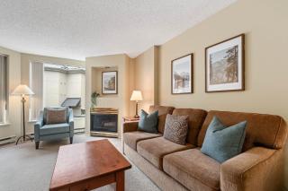1BR Condo with Ski Access Pool, Hot Tub, Gym & Sauna Free Bus - Whistler - 0