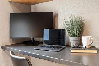 Parkside Retreat - 2 Suites, Office, Garage - 7