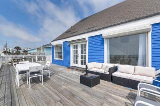 Beach House with Oceanfront Deck in Galveston! - 9