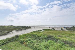 Beach House with Oceanfront Deck in Galveston! - Galveston - 8