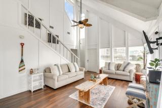 Beach House with Oceanfront Deck in Galveston! - Galveston - 1