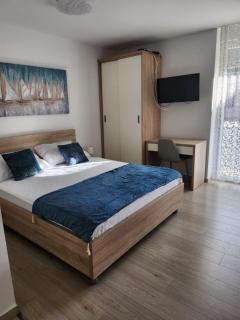 Suncity Apartments - 1