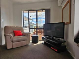 Papamoa Beach Family Home - Tauranga - 2