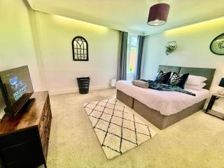 6 bedroom house - Pool table - Contractors - Crew - Colchester - 8