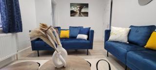 Luxury 2 Bedroom Home Dagenham - - 2