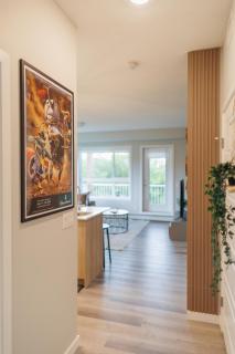 Stylish Western-Inspired Stay - Sleeps 6 - Near Stampede & Downtown - Calgary - 9