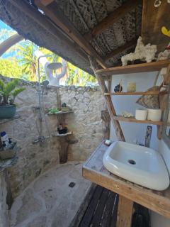 Fare Tiare Heihere - - 2