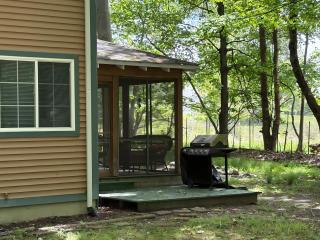 Weekly Cottage Rental - 5 Min to Private Beach! - South Haven - 8