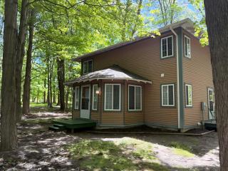 Weekly Cottage Rental - 5 Min to Private Beach! - South Haven - 0