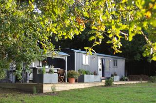 Top Farm Shepherds Lodge - Marsham - 0