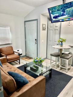 Cozy Two-Bedroom Duplex Apartment - - 7