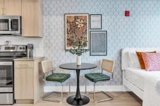 Floor To Ceiling Windows- Bridge Views - Studio - Filadelfia - 8