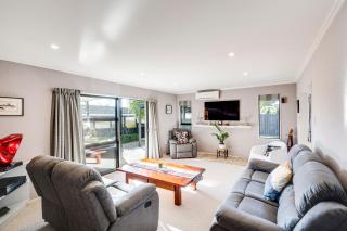 Village Close - prime location in Havelock North! - Havelock North - 8