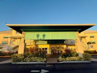 Holiday Inn Resort Grand Cayman by IHG - George Town - 2