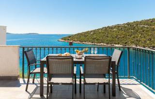 Six-Bedroom Holiday Home In Vinisce - Vinišće - 9