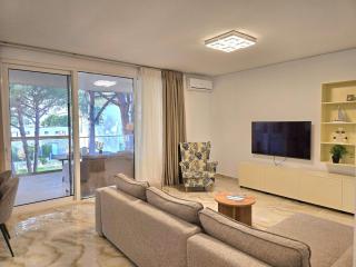 Cozy 2-Bedroom Apartment with Balcony - Lalzit Bay - 3