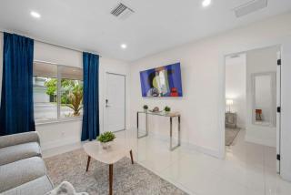 Uhost AI - Prime Location with Smart Amenities - Fort Lauderdale - 4
