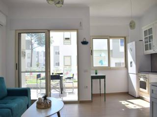 Relaxing 1-Bedroom Getaway with Pool - Lalzit Bay - 3