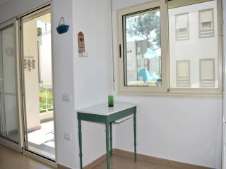 Relaxing 1-Bedroom Getaway with Pool - Lalzit Bay - 7