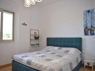 Relaxing 1-Bedroom Getaway with Pool - Lalzit Bay - 6