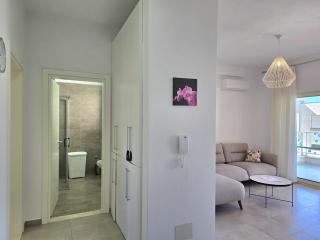 Modern Beachside Home with Dishwasher - Lalzit Bay - 4