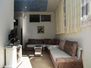 Modern Comfort Steps from the Promenade - Sarandë - 3