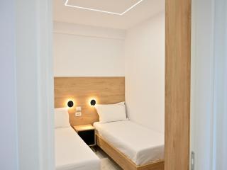 Modern apartment for five guests - Lalzit Bay - 1