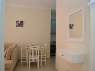 Airy Apartment Near the Seafront - Sarandë - 1
