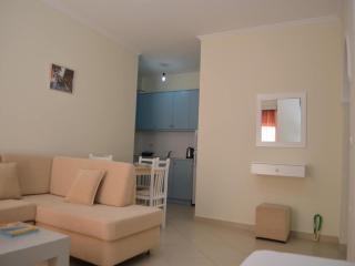 Airy Apartment Near the Seafront - Sarandë - 3
