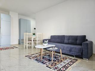 Modern Essentials with a Touch of Sea Breeze - Sarandë - 0