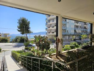 Modern Essentials with a Touch of Sea Breeze - Sarandë - 5