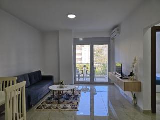 Modern Essentials with a Touch of Sea Breeze - Sarandë - 9