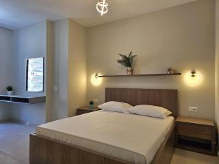 Chic Holiday Apartment with Balcony - Sarandë - 6