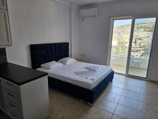 Modern Studio Retreat with Balcony - Sarandë - 8