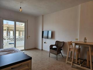Modern Studio Retreat with Balcony - Sarandë - 5